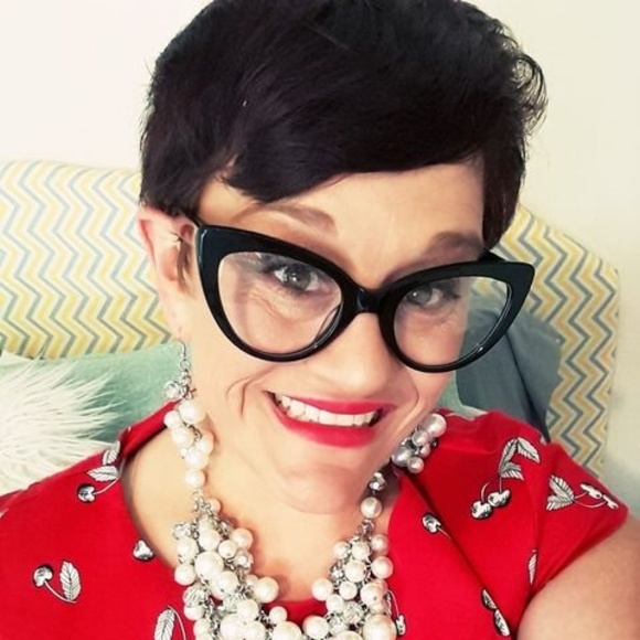 Meet your Posher, Jackie - Picture 1 of 1